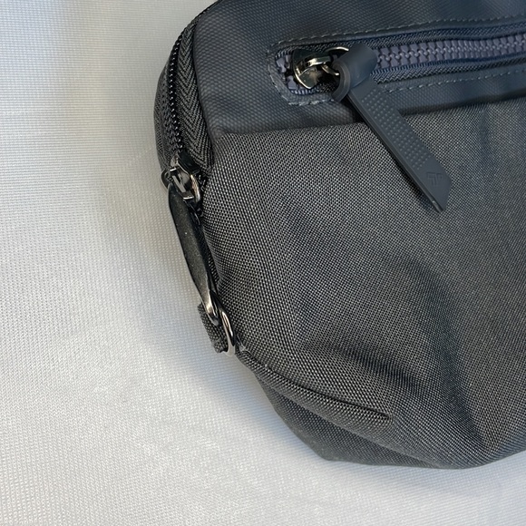 Travelon Anti-Theft Metro Convertible Small Crossbody Belt bag - Picture 9 of 15